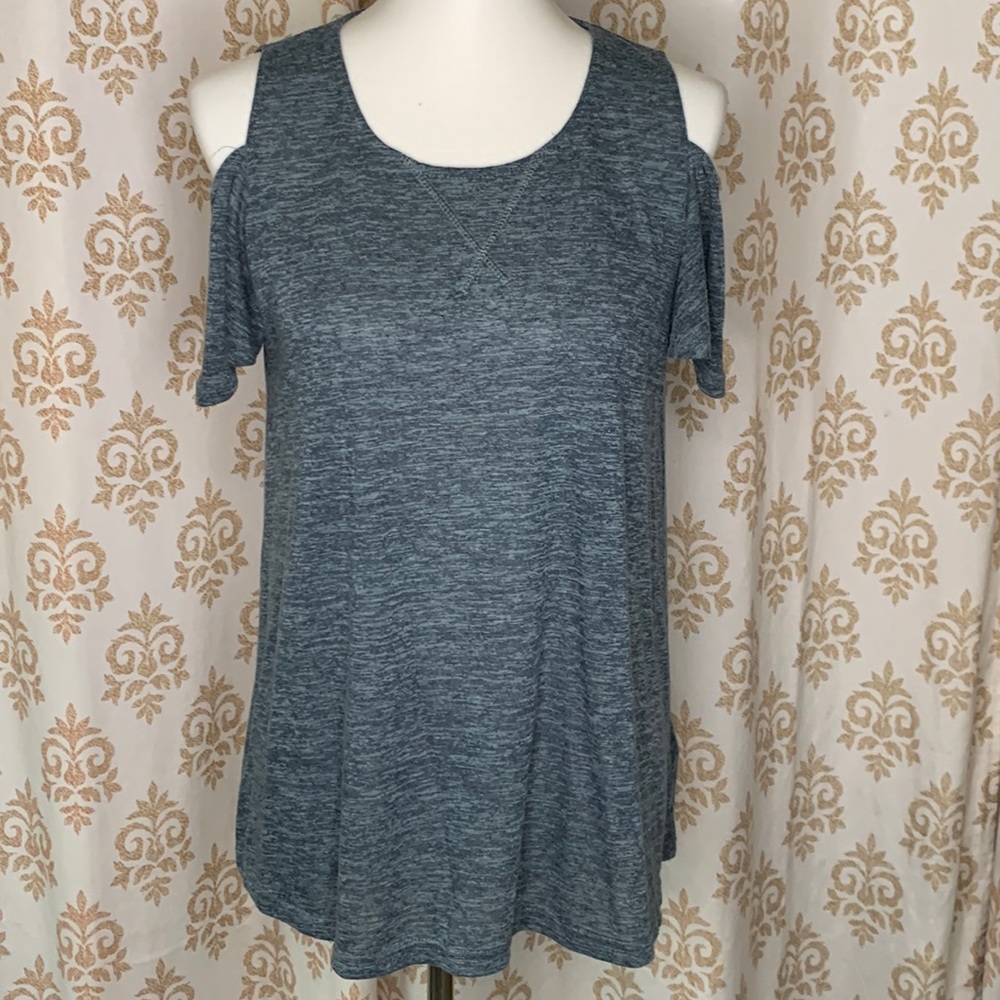 Umgee cold shoulder T-shirt M